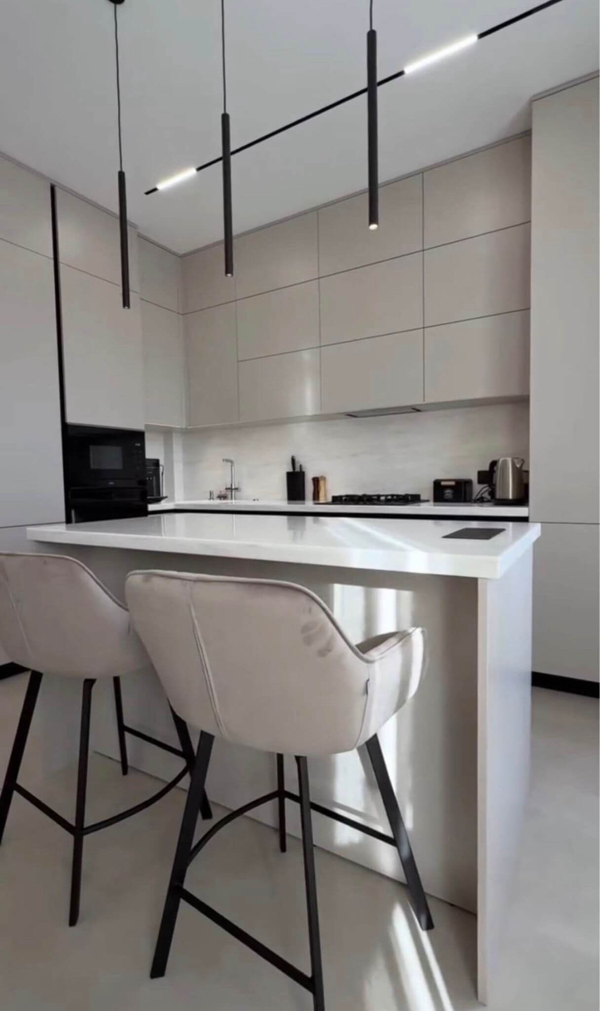 backlit countertop,modern kitchen design, illuminated countertop,cristallo,onyx,taj mahal quartzite countertops, contemporary kitchen, custom cabinetry, european kitchen design4