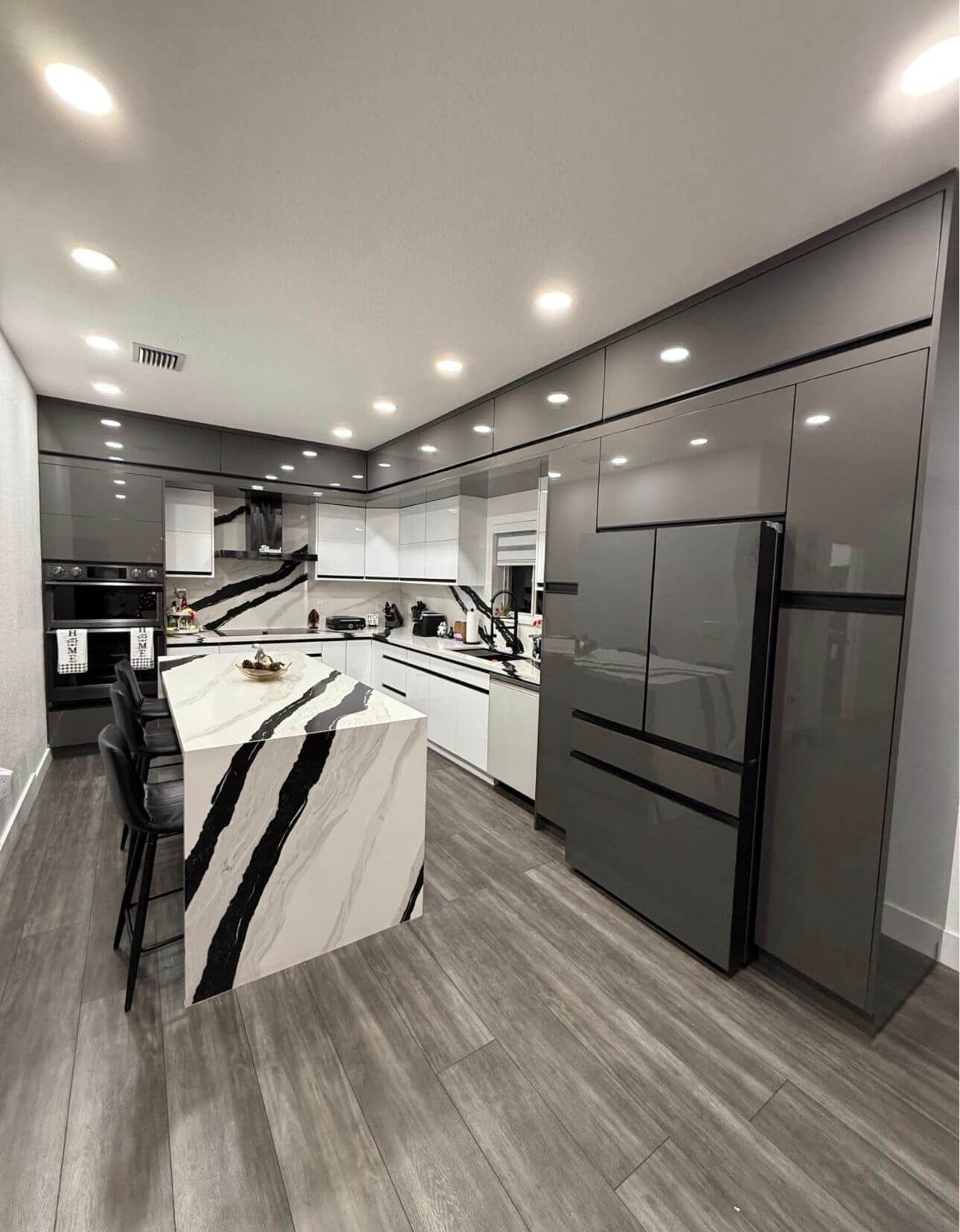 kitchen cabinets with black calacatta countertop quartz (1)